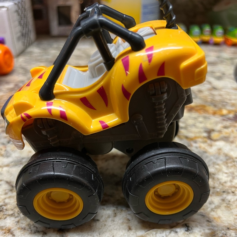 Blaze and the monster Machines slam and go stripes
